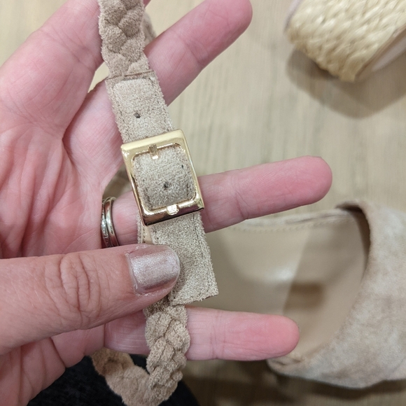 Lulu's platforms - Picture 6 of 9